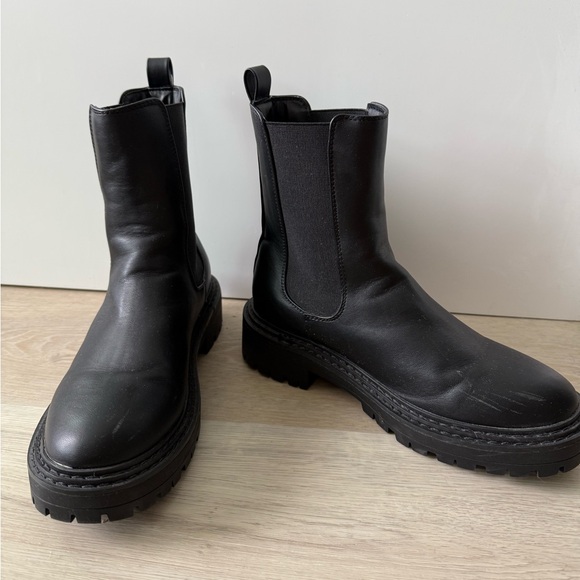 Express Black Boots Size 7 NEW - Picture 1 of 4